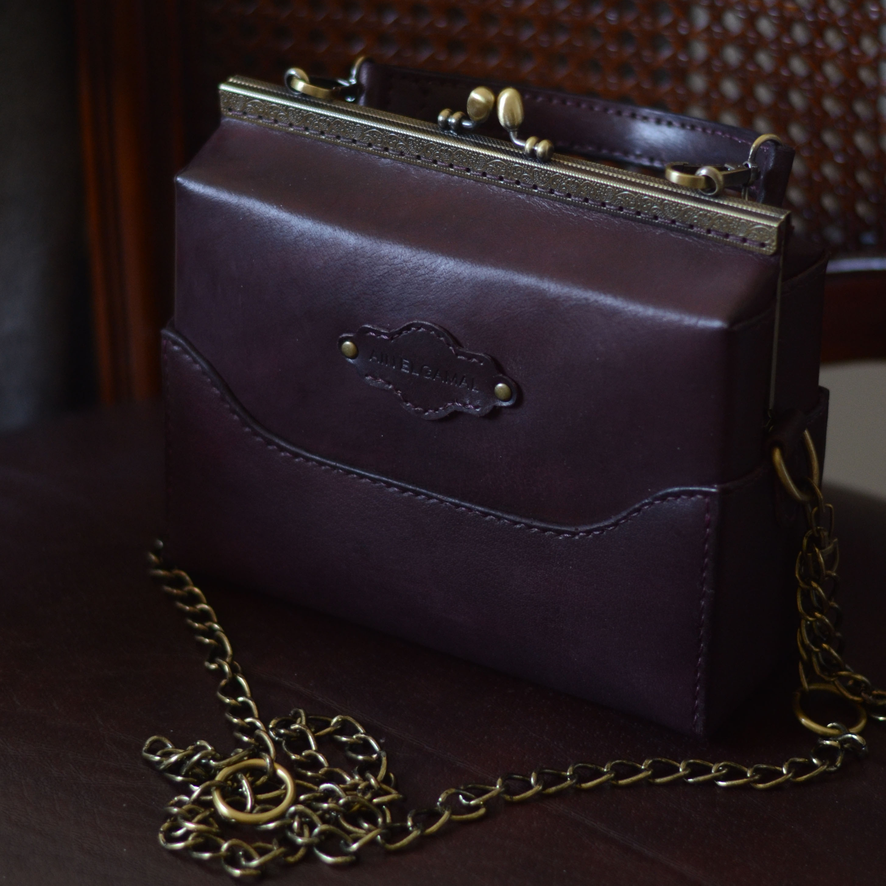 شنطة جلد طبيعي لو بورغاندي