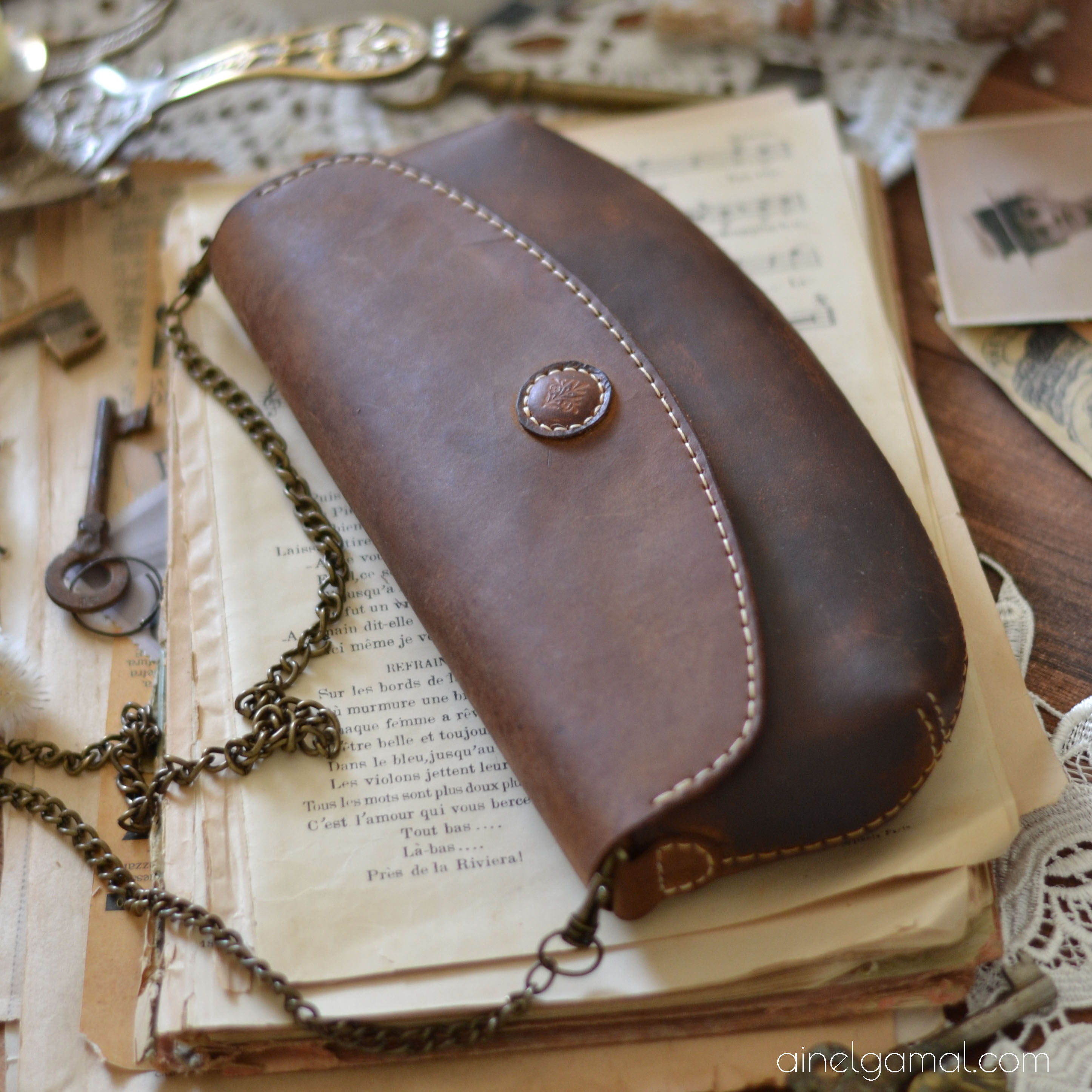 شنطة جلد طبيعي مصنوعه ومصبوغه يدوي